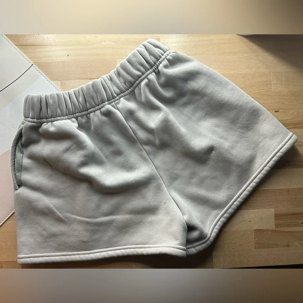 Kamo Fitness comfy shorts - Picture 2 of 3